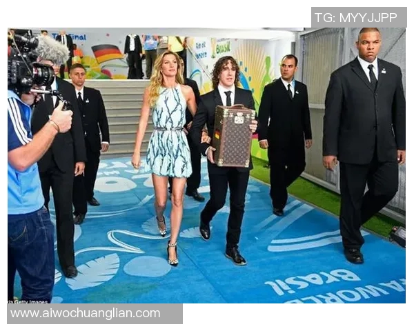 足球明星妻子的完美身材揭秘引发热议时尚与健康的双重标准